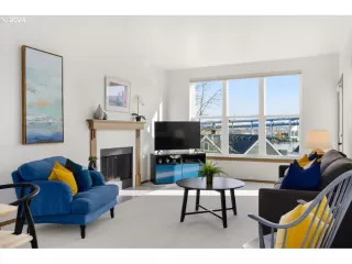 Photo #2: 24112929 Listing 