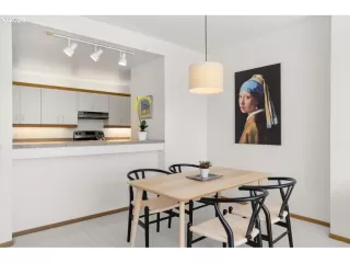 Photo #5: 24112929 Listing 