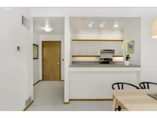 Photo #6: 24112929 Listing 