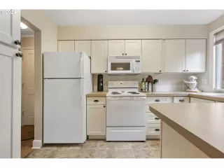 More Details about MLS # 24113430 : 570 S STATE ST