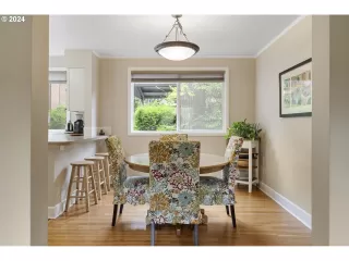 Photo #4: 24113430 Listing