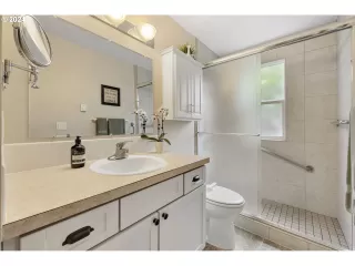 Photo #6: 24113430 Listing