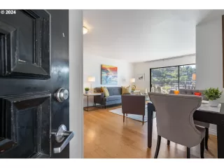 Photo #1: 24113749 Listing