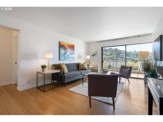 Photo #2: 24113749 Listing