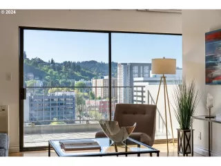 Photo #4: 24113749 Listing