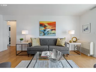 Photo #5: 24113749 Listing