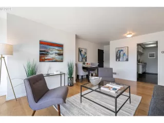 Photo #6: 24113749 Listing