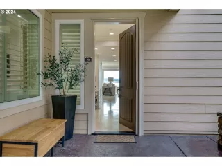 Photo #2: 24114996 Listing