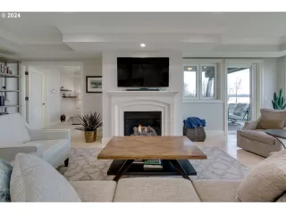 Photo #5: 24114996 Listing