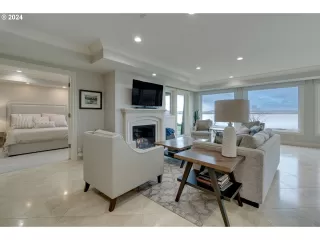 Photo #6: 24114996 Listing