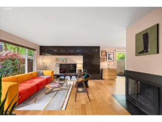 Photo #6: 24115115 Listing