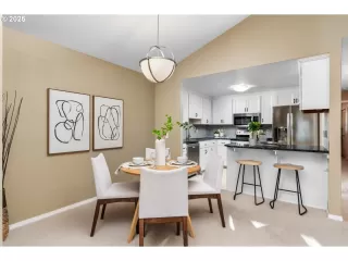 Photo #2: 24115982 Listing 