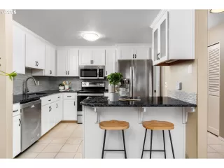 Photo #3: 24115982 Listing 