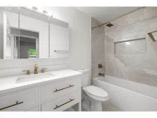 Photo #6: 24116581 Listing 