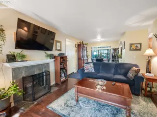 Photo #2: 24116608 Listing