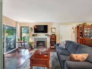 Photo #3: 24116608 Listing