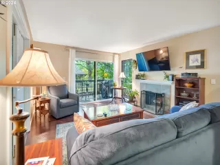 Photo #5: 24116608 Listing