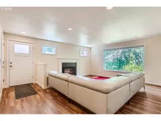 Photo #1: 24117610 Listing