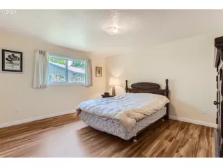 Photo #4: 24117610 Listing