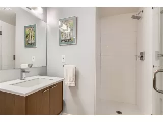 Photo #5: 24117610 Listing