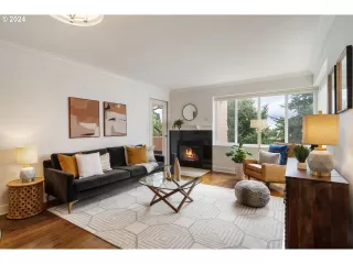 Photo #5: 24117950 Listing