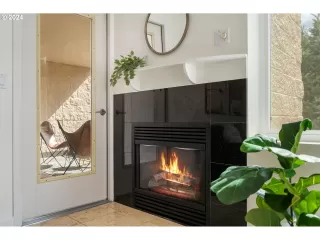 Photo #6: 24117950 Listing