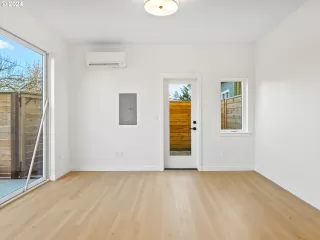 Photo #2: 24118166 Listing