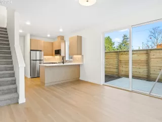 Photo #4: 24118166 Listing