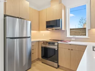 Photo #6: 24118166 Listing