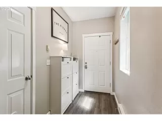 Photo #3: 24118599 Listing