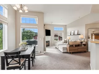 Photo #5: 24118599 Listing