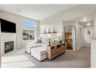 Photo #6: 24118599 Listing