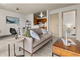 Photo #5: 24118774 Listing