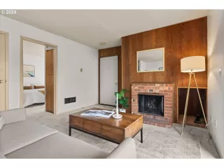 Photo #6: 24118774 Listing