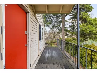 Photo #2: 24118788 Listing 