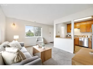 Photo #3: 24118788 Listing 