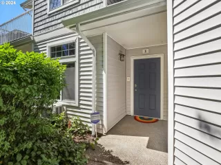 More Details about MLS # 24118794 : 13702 SW HALL BLVD 1