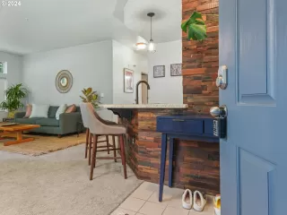 Photo #4: 24118794 Listing