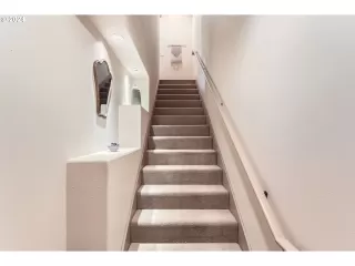 Photo #4: 24118825 Listing