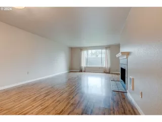 Photo #6: 24118886 Listing