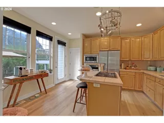 Photo #1: 24119565 Listing