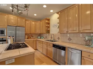 Photo #2: 24119565 Listing