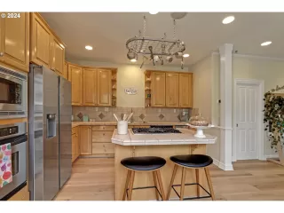 Photo #4: 24119565 Listing