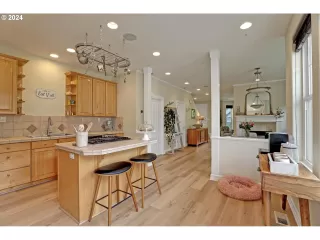 Photo #5: 24119565 Listing