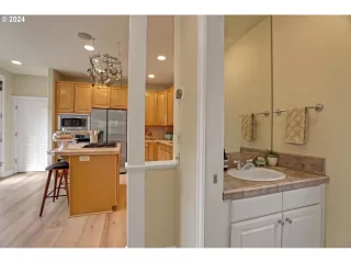 Photo #6: 24119565 Listing