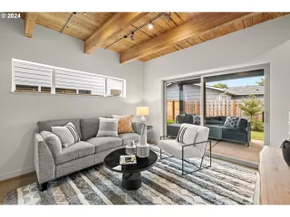 Photo #4: 24119660 Listing