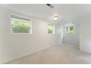 Photo #5: 24122024 Listing 