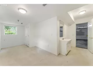 Photo #6: 24122024 Listing 