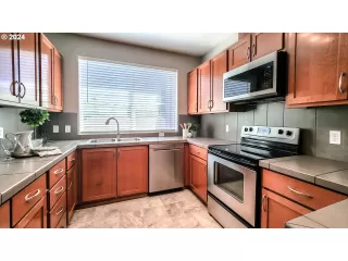 Photo #3: 24122724 Listing