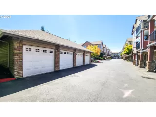 Photo #5: 24122724 Listing